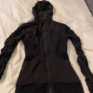 Black LuluLemon Zip Up Lightweight Jacket/Slimming Sweatshirt